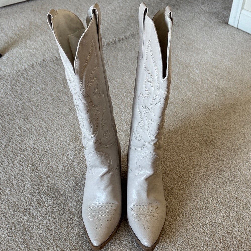Elegant Cream Western Boots